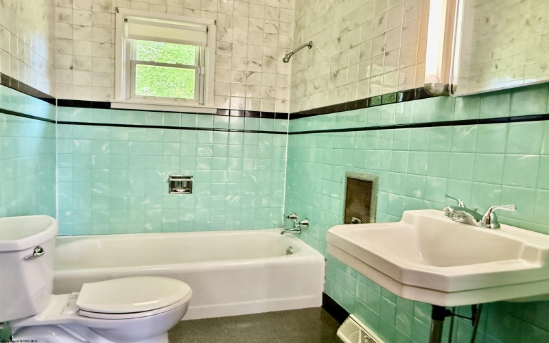 502 Colfax Road, Fairmont, West Virginia 26554, 2 Bedrooms Bedrooms, 6 Rooms Rooms,1 BathroomBathrooms,Single Family Detached,For Sale,Colfax,10159801