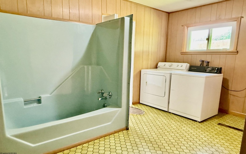 502 Colfax Road, Fairmont, West Virginia 26554, 2 Bedrooms Bedrooms, 6 Rooms Rooms,1 BathroomBathrooms,Single Family Detached,For Sale,Colfax,10159801
