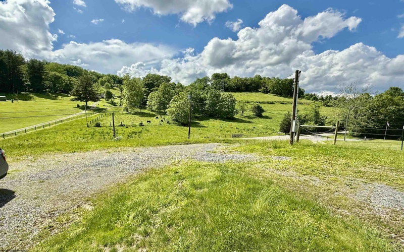 502 Colfax Road, Fairmont, West Virginia 26554, 2 Bedrooms Bedrooms, 6 Rooms Rooms,1 BathroomBathrooms,Single Family Detached,For Sale,Colfax,10159801