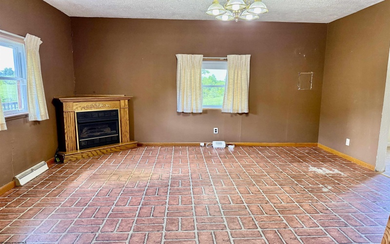 502 Colfax Road, Fairmont, West Virginia 26554, 2 Bedrooms Bedrooms, 6 Rooms Rooms,1 BathroomBathrooms,Single Family Detached,For Sale,Colfax,10159801