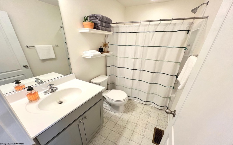 199 Falling Leaf Lane, Morgantown, West Virginia 26501, 3 Bedrooms Bedrooms, 7 Rooms Rooms,3 BathroomsBathrooms,Single Family Attached,For Sale,Falling Leaf,10159802