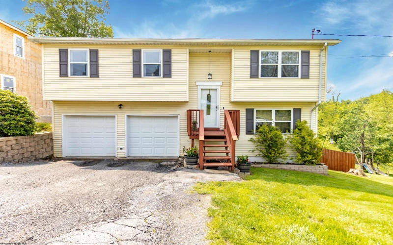 11 Joelyn Street, Fairmont, West Virginia 26554, 3 Bedrooms Bedrooms, 9 Rooms Rooms,1 BathroomBathrooms,Single Family Detached,For Sale,Joelyn,10159800
