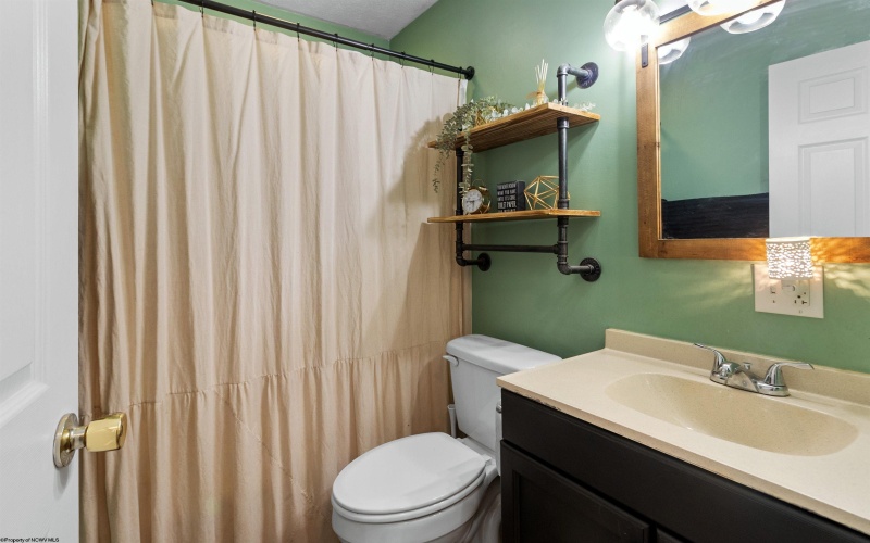 11 Joelyn Street, Fairmont, West Virginia 26554, 3 Bedrooms Bedrooms, 9 Rooms Rooms,1 BathroomBathrooms,Single Family Detached,For Sale,Joelyn,10159800