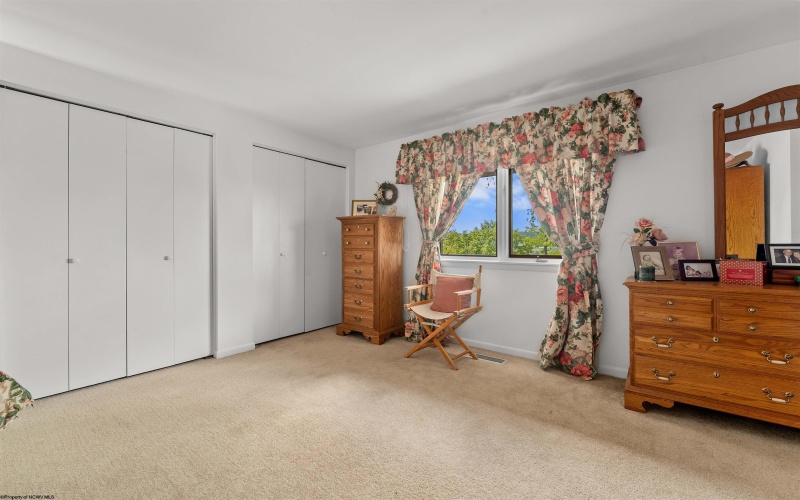 676 Kenwood Place, Morgantown, West Virginia 26505, 5 Bedrooms Bedrooms, 11 Rooms Rooms,3 BathroomsBathrooms,Single Family Detached,For Sale,Kenwood,10159784
