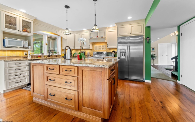 676 Kenwood Place, Morgantown, West Virginia 26505, 5 Bedrooms Bedrooms, 11 Rooms Rooms,3 BathroomsBathrooms,Single Family Detached,For Sale,Kenwood,10159784