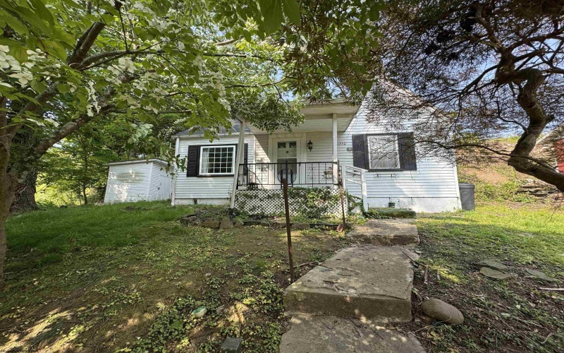 1350 College Park, Fairmont, West Virginia 26554, 2 Bedrooms Bedrooms, 4 Rooms Rooms,1 BathroomBathrooms,Single Family Detached,For Sale,College,10159792