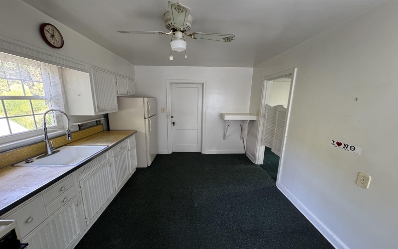 1350 College Park, Fairmont, West Virginia 26554, 2 Bedrooms Bedrooms, 4 Rooms Rooms,1 BathroomBathrooms,Single Family Detached,For Sale,College,10159792