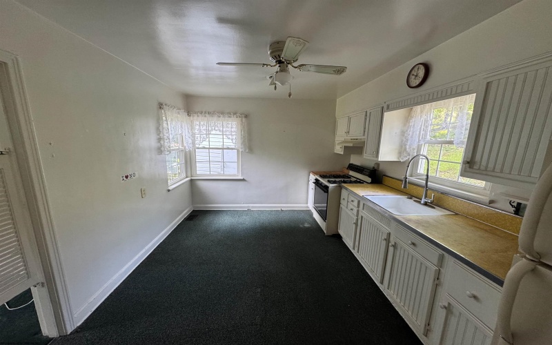 1350 College Park, Fairmont, West Virginia 26554, 2 Bedrooms Bedrooms, 4 Rooms Rooms,1 BathroomBathrooms,Single Family Detached,For Sale,College,10159792