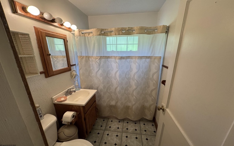 1350 College Park, Fairmont, West Virginia 26554, 2 Bedrooms Bedrooms, 4 Rooms Rooms,1 BathroomBathrooms,Single Family Detached,For Sale,College,10159792