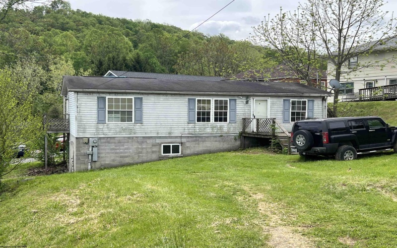 209 Thomas Avenue, Nutter Fort, West Virginia 26301, 3 Bedrooms Bedrooms, 7 Rooms Rooms,2 BathroomsBathrooms,Single Family Detached,For Sale,Thomas,10159807