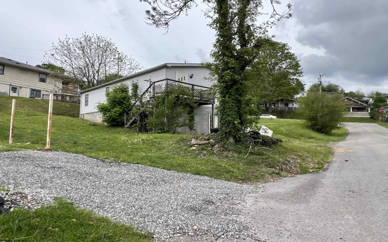 209 Thomas Avenue, Nutter Fort, West Virginia 26301, 3 Bedrooms Bedrooms, 7 Rooms Rooms,2 BathroomsBathrooms,Single Family Detached,For Sale,Thomas,10159807