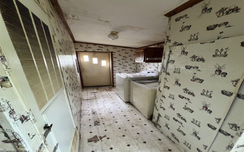 209 Thomas Avenue, Nutter Fort, West Virginia 26301, 3 Bedrooms Bedrooms, 7 Rooms Rooms,2 BathroomsBathrooms,Single Family Detached,For Sale,Thomas,10159807