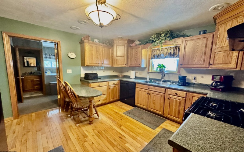 714 Park Avenue, Fairmont, West Virginia 26554, 3 Bedrooms Bedrooms, 11 Rooms Rooms,2 BathroomsBathrooms,Single Family Detached,For Sale,Park,10159827