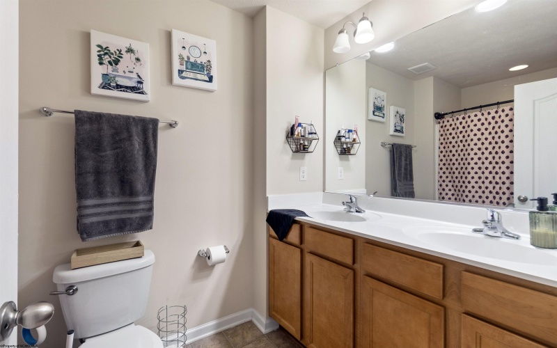 19 Stafford Circle, Fairmont, West Virginia 26554, 3 Bedrooms Bedrooms, 7 Rooms Rooms,2 BathroomsBathrooms,Single Family Attached,For Sale,Stafford,10159820