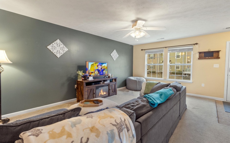 19 Stafford Circle, Fairmont, West Virginia 26554, 3 Bedrooms Bedrooms, 7 Rooms Rooms,2 BathroomsBathrooms,Single Family Attached,For Sale,Stafford,10159820
