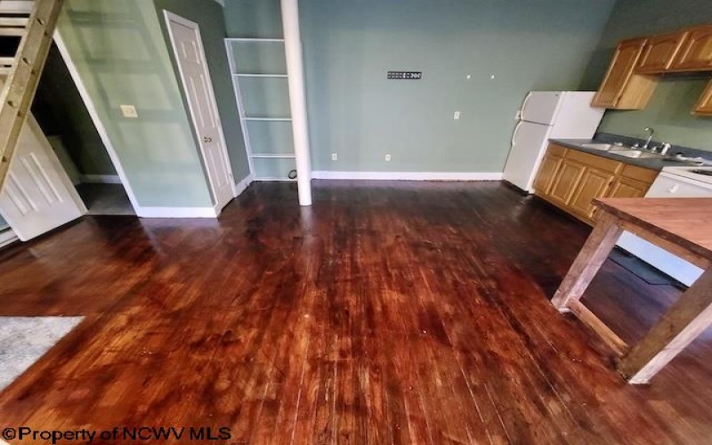 140 Locust Avenue, Fairmont, West Virginia 26554, ,Multi-unit/income,For Sale,Locust,10159815