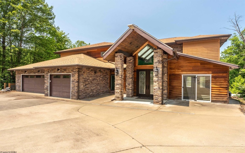 2081 Lakeside Estates, Morgantown, West Virginia 26508, 4 Bedrooms Bedrooms, 15 Rooms Rooms,3 BathroomsBathrooms,Single Family Detached,For Sale,Lakeside,10159825