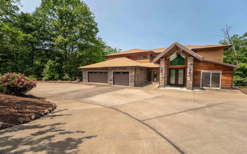 2081 Lakeside Estates, Morgantown, West Virginia 26508, 4 Bedrooms Bedrooms, 15 Rooms Rooms,3 BathroomsBathrooms,Single Family Detached,For Sale,Lakeside,10159825