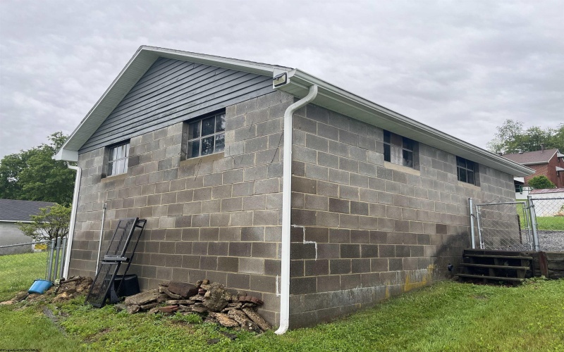 306 Thomas Avenue, Nutter Fort, West Virginia 26301, 2 Bedrooms Bedrooms, 5 Rooms Rooms,1 BathroomBathrooms,Single Family Detached,For Sale,Thomas,10159822