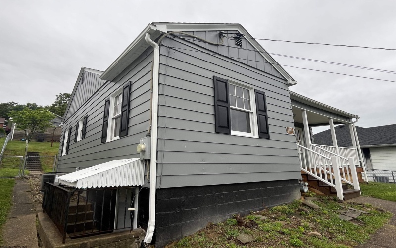 306 Thomas Avenue, Nutter Fort, West Virginia 26301, 2 Bedrooms Bedrooms, 5 Rooms Rooms,1 BathroomBathrooms,Single Family Detached,For Sale,Thomas,10159822