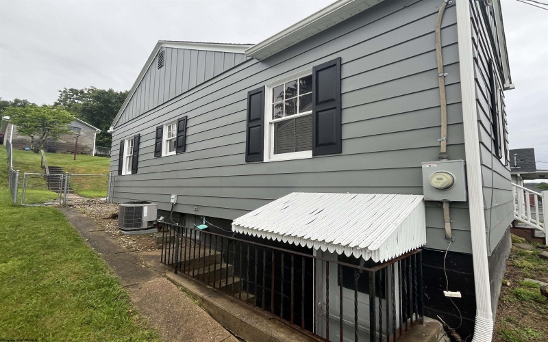 306 Thomas Avenue, Nutter Fort, West Virginia 26301, 2 Bedrooms Bedrooms, 5 Rooms Rooms,1 BathroomBathrooms,Single Family Detached,For Sale,Thomas,10159822