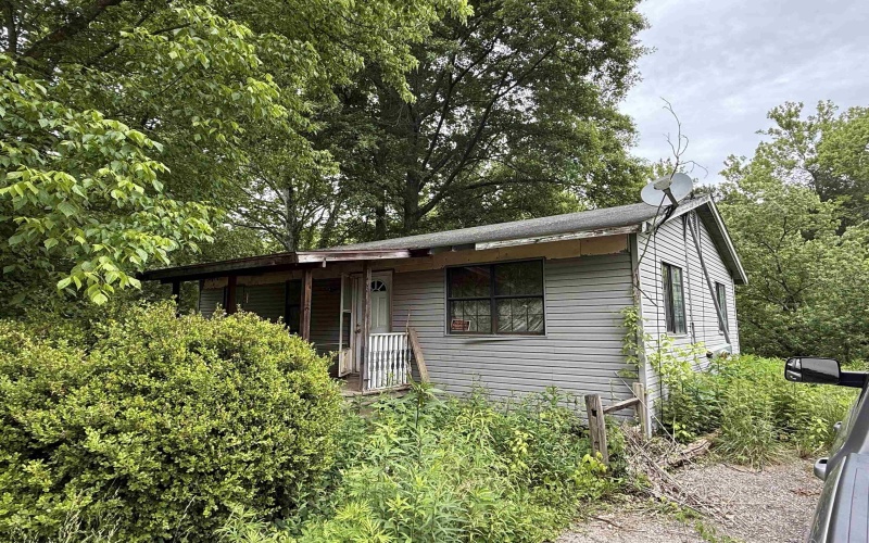 833 Holiday Park, Salt Rock, West Virginia 25559, 3 Bedrooms Bedrooms, 6 Rooms Rooms,1 BathroomBathrooms,Single Family Detached,For Sale,Holiday,10159819