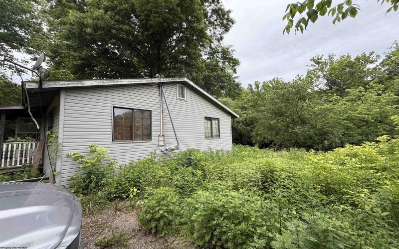 833 Holiday Park, Salt Rock, West Virginia 25559, 3 Bedrooms Bedrooms, 6 Rooms Rooms,1 BathroomBathrooms,Single Family Detached,For Sale,Holiday,10159819