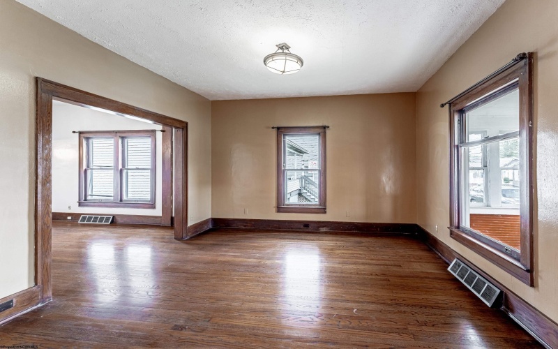 209 Western Avenue, Westover, West Virginia 26501, 4 Bedrooms Bedrooms, 8 Rooms Rooms,2 BathroomsBathrooms,Single Family Detached,For Sale,Western,10159814