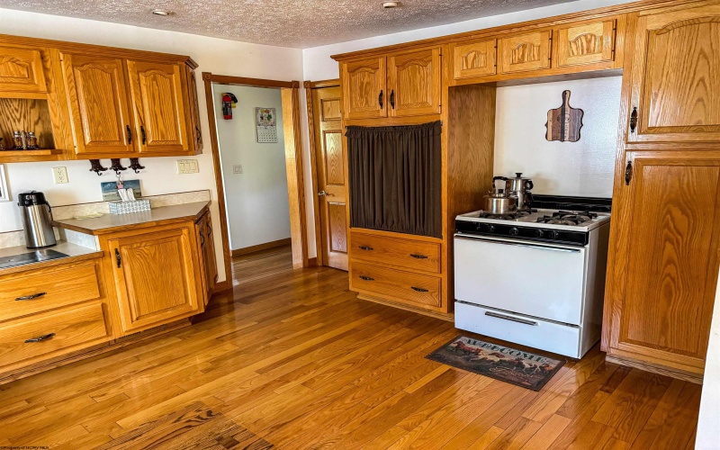 5698 Morgantown Pike, Belington, West Virginia 26250, 4 Bedrooms Bedrooms, 12 Rooms Rooms,2 BathroomsBathrooms,Single Family Detached,For Sale,Morgantown,10159816
