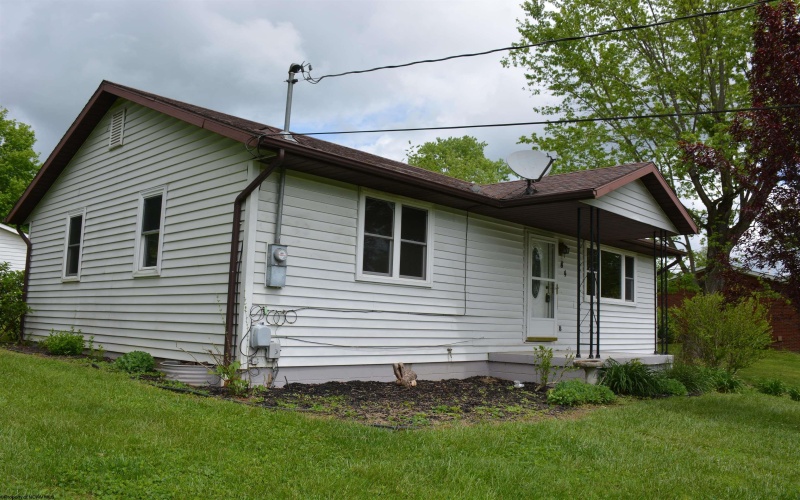 84 Chapman Lane, Weston, West Virginia 26452, 2 Bedrooms Bedrooms, 5 Rooms Rooms,1 BathroomBathrooms,Single Family Detached,For Sale,Chapman,10159818