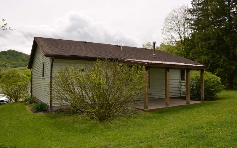 84 Chapman Lane, Weston, West Virginia 26452, 2 Bedrooms Bedrooms, 5 Rooms Rooms,1 BathroomBathrooms,Single Family Detached,For Sale,Chapman,10159818