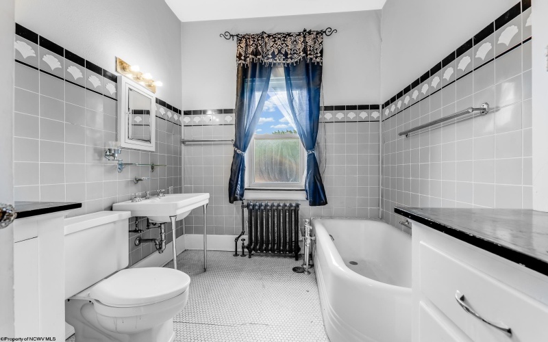 709 Benoni Avenue, Fairmont, West Virginia 26554, 5 Bedrooms Bedrooms, 10 Rooms Rooms,4 BathroomsBathrooms,Single Family Detached,For Sale,Benoni,10159813