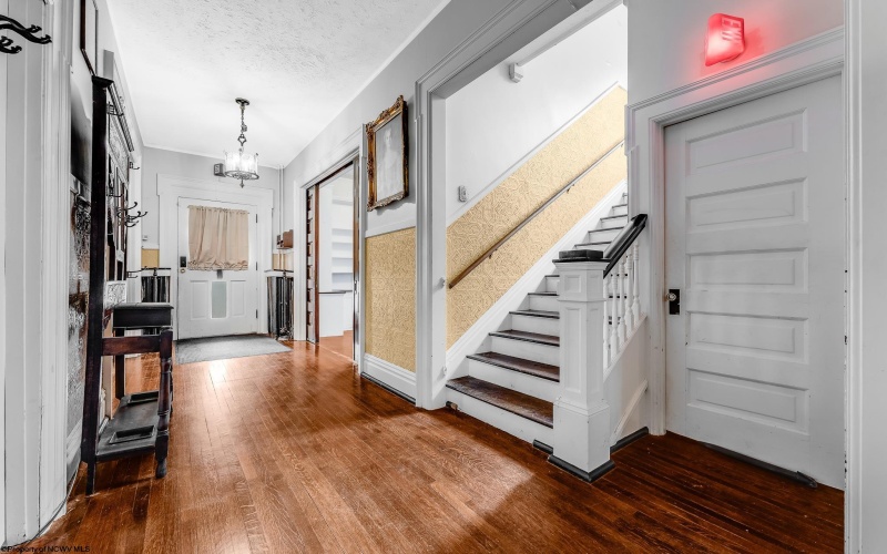 709 Benoni Avenue, Fairmont, West Virginia 26554, 5 Bedrooms Bedrooms, 10 Rooms Rooms,4 BathroomsBathrooms,Single Family Detached,For Sale,Benoni,10159813