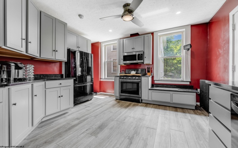 709 Benoni Avenue, Fairmont, West Virginia 26554, 5 Bedrooms Bedrooms, 10 Rooms Rooms,4 BathroomsBathrooms,Single Family Detached,For Sale,Benoni,10159813