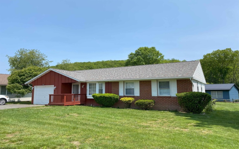 206 Evergreen Drive, Elkins, West Virginia 26241, 2 Bedrooms Bedrooms, 5 Rooms Rooms,1 BathroomBathrooms,Single Family Detached,For Sale,Evergreen,10159817