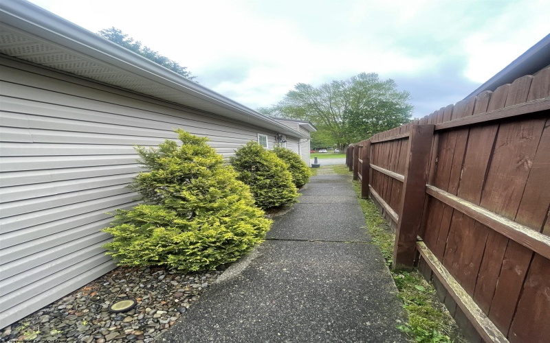 1 Bobcat Lane, Buckhannon, West Virginia 26201, ,Commercial/industrial,For Lease,Bobcat,10159828
