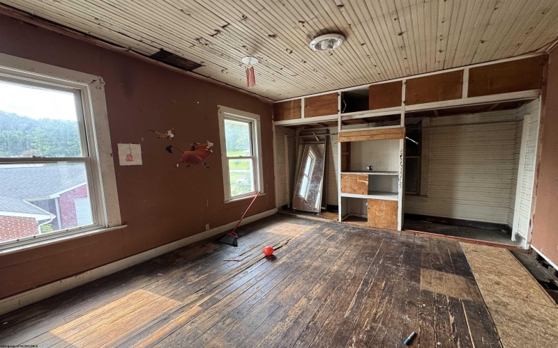 808 2nd Street, Weston, West Virginia 26452, 5 Bedrooms Bedrooms, 12 Rooms Rooms,1 BathroomBathrooms,Single Family Detached,For Sale,2nd,10159830
