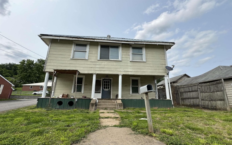 808 2nd Street, Weston, West Virginia 26452, 5 Bedrooms Bedrooms, 12 Rooms Rooms,1 BathroomBathrooms,Single Family Detached,For Sale,2nd,10159830