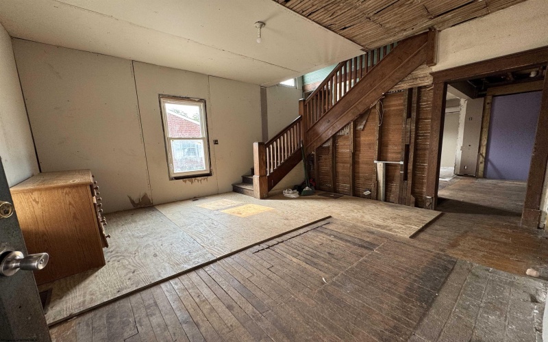 808 2nd Street, Weston, West Virginia 26452, 5 Bedrooms Bedrooms, 12 Rooms Rooms,1 BathroomBathrooms,Single Family Detached,For Sale,2nd,10159830