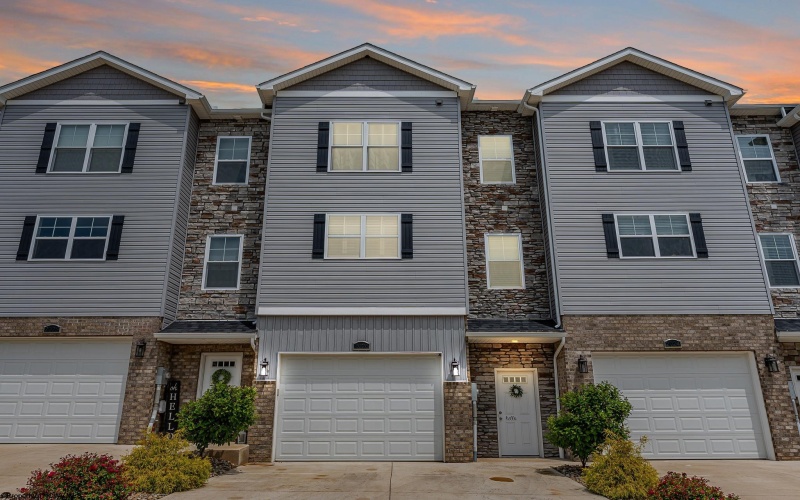 2026 Mountain Ash Lane, Morgantown, West Virginia 26501, 3 Bedrooms Bedrooms, 7 Rooms Rooms,2 BathroomsBathrooms,Single Family Attached,For Sale,Mountain Ash,10159836