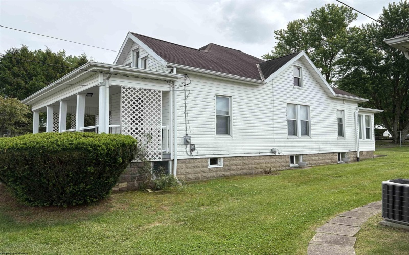 2309 Pride Avenue, Clarksburg, West Virginia 26301, 2 Bedrooms Bedrooms, 6 Rooms Rooms,1 BathroomBathrooms,Single Family Detached,For Sale,Pride,10159835
