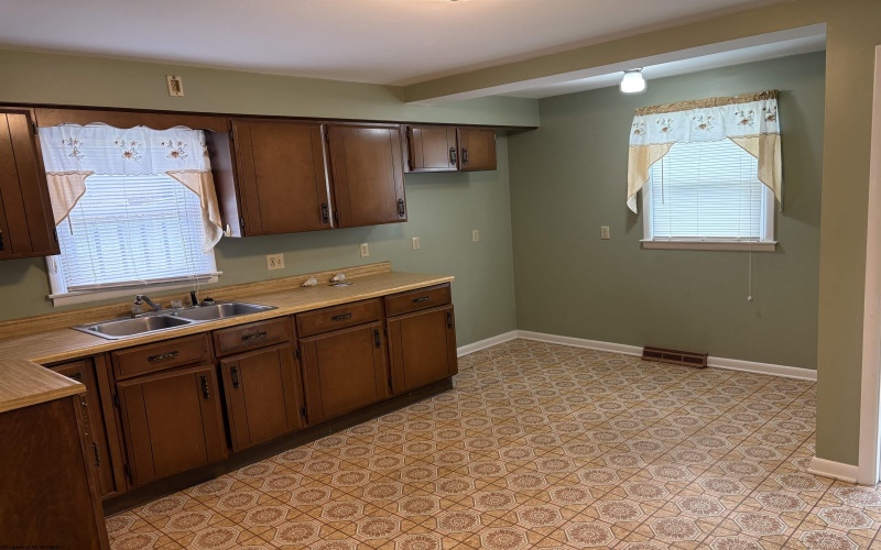 2309 Pride Avenue, Clarksburg, West Virginia 26301, 2 Bedrooms Bedrooms, 6 Rooms Rooms,1 BathroomBathrooms,Single Family Detached,For Sale,Pride,10159835