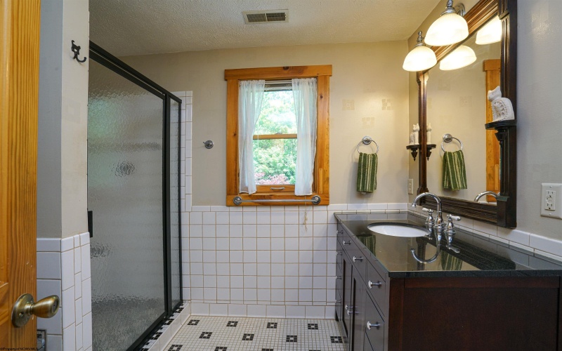 15 Jordan Lane, Morgantown, West Virginia 26501, 3 Bedrooms Bedrooms, 8 Rooms Rooms,2 BathroomsBathrooms,Single Family Detached,For Sale,Jordan,10159840
