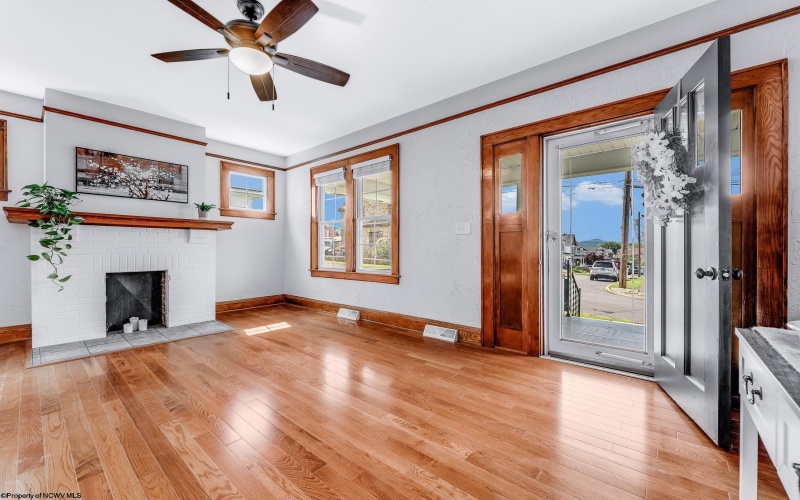 303 Saint Clair Street, Clarksburg, West Virginia 26301, 3 Bedrooms Bedrooms, 6 Rooms Rooms,1 BathroomBathrooms,Single Family Detached,For Sale,Saint Clair,10159842