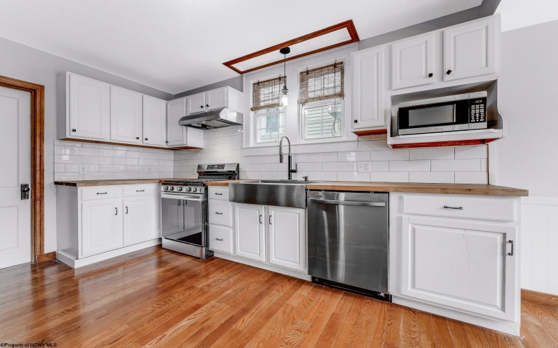 303 Saint Clair Street, Clarksburg, West Virginia 26301, 3 Bedrooms Bedrooms, 6 Rooms Rooms,1 BathroomBathrooms,Single Family Detached,For Sale,Saint Clair,10159842