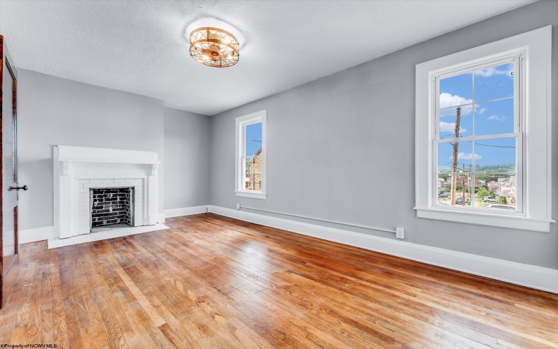303 Saint Clair Street, Clarksburg, West Virginia 26301, 3 Bedrooms Bedrooms, 6 Rooms Rooms,1 BathroomBathrooms,Single Family Detached,For Sale,Saint Clair,10159842