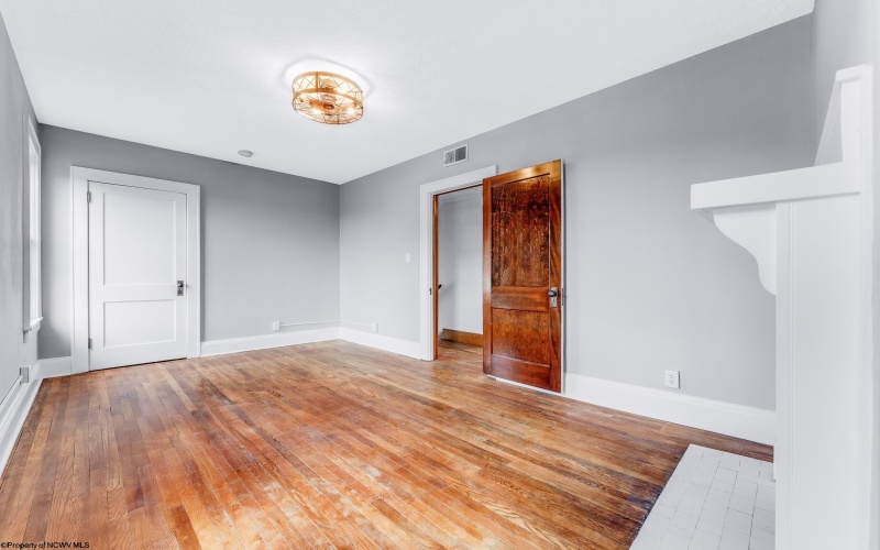 303 Saint Clair Street, Clarksburg, West Virginia 26301, 3 Bedrooms Bedrooms, 6 Rooms Rooms,1 BathroomBathrooms,Single Family Detached,For Sale,Saint Clair,10159842
