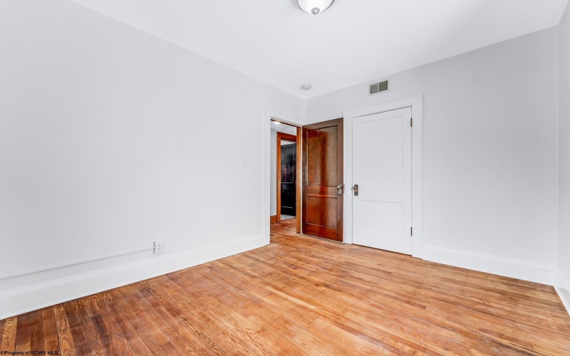 303 Saint Clair Street, Clarksburg, West Virginia 26301, 3 Bedrooms Bedrooms, 6 Rooms Rooms,1 BathroomBathrooms,Single Family Detached,For Sale,Saint Clair,10159842