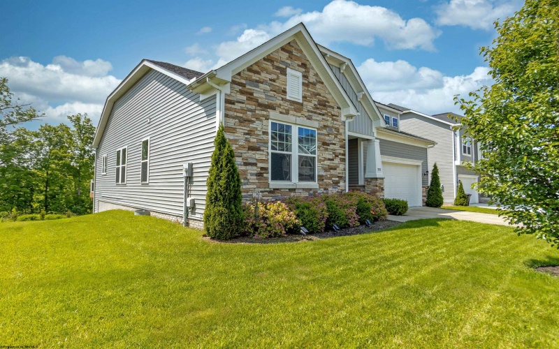 252 Tide Way, Morgantown, West Virginia 26508, 4 Bedrooms Bedrooms, 9 Rooms Rooms,3 BathroomsBathrooms,Single Family Detached,For Sale,Tide,10159855