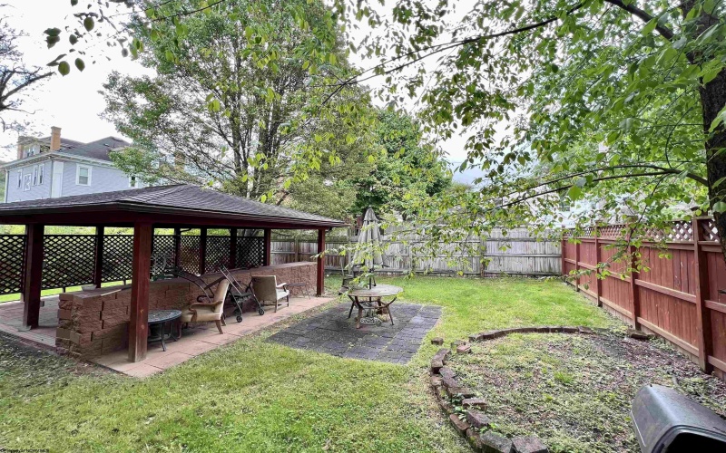 217 Maple Avenue, Clarksburg, West Virginia 26301, 3 Bedrooms Bedrooms, 9 Rooms Rooms,3 BathroomsBathrooms,Single Family Detached,For Sale,Maple,10158139
